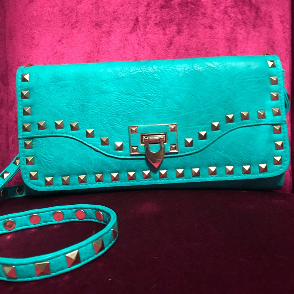 Studded clutch
